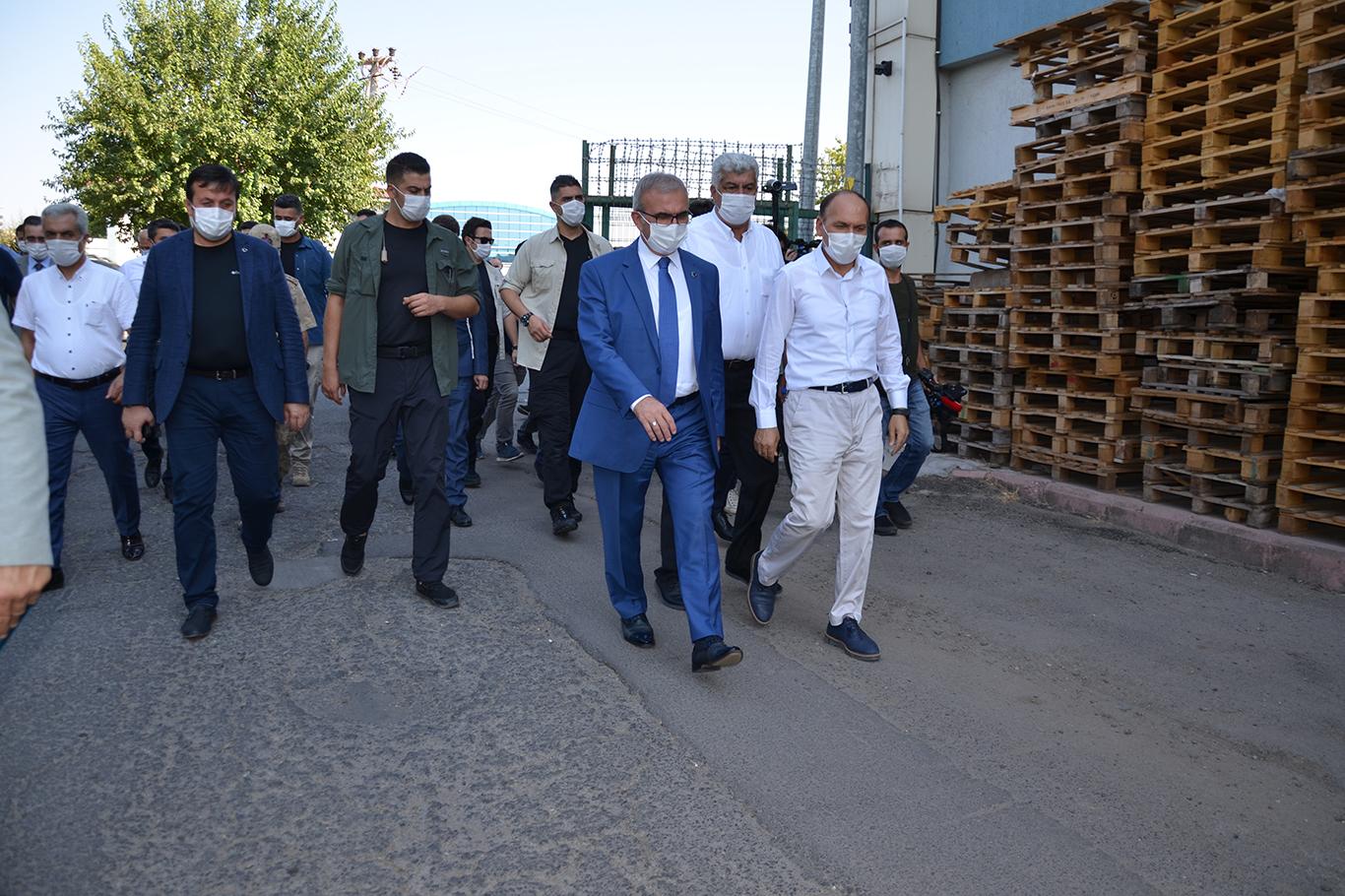 Vali Karaloğlu, Diyarbakır Gıda Toptancılar Çarşısında Covid-19 denetiminde bulundu